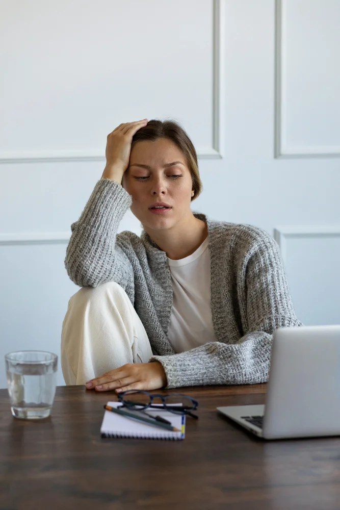 Psicólogo ansiedad en sesión de terapia online