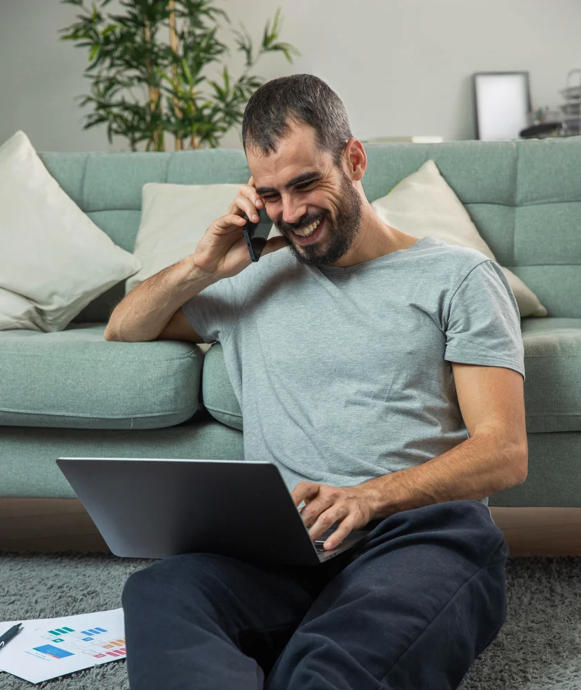 Psicólogo online realizando terapia mediante videollamada